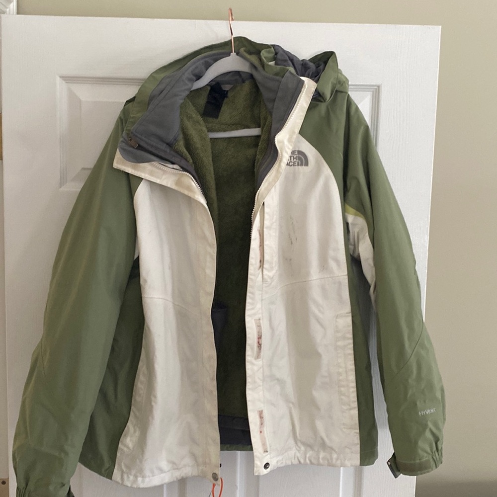 Women’s XL North Face ski jacket. Good condition. Zip out fleece.